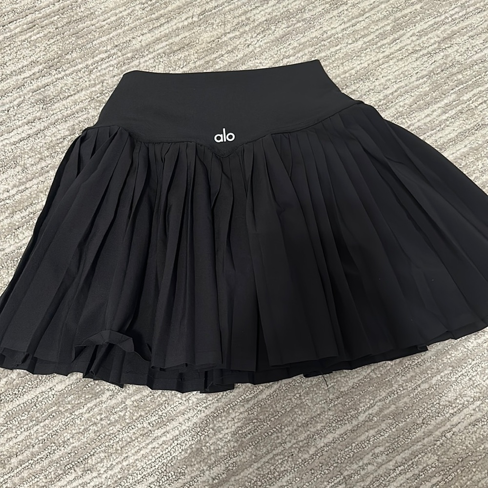 alo skirt lightly worn excellent condition